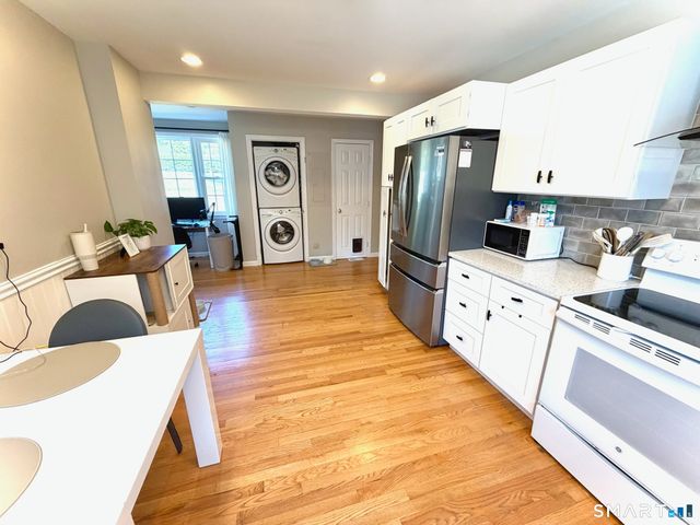 16 Windy Ridge, Trumbull, CT 06611
