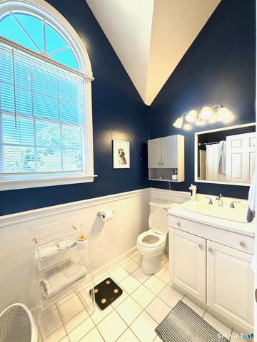 16 Windy Ridge, Trumbull, CT 06611