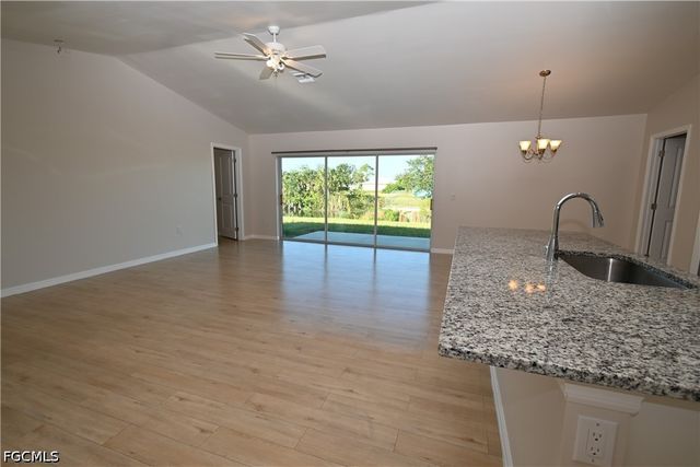 1914 NE 13th PL, Cape Coral, FL 33909