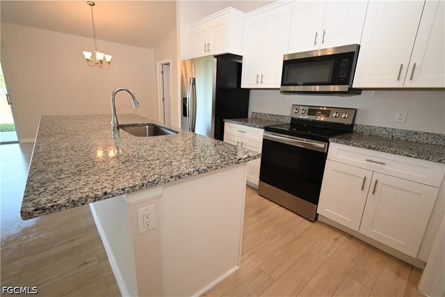 1914 NE 13th PL, Cape Coral, FL 33909