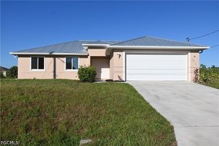 1914 NE 13th PL, Cape Coral, FL 33909