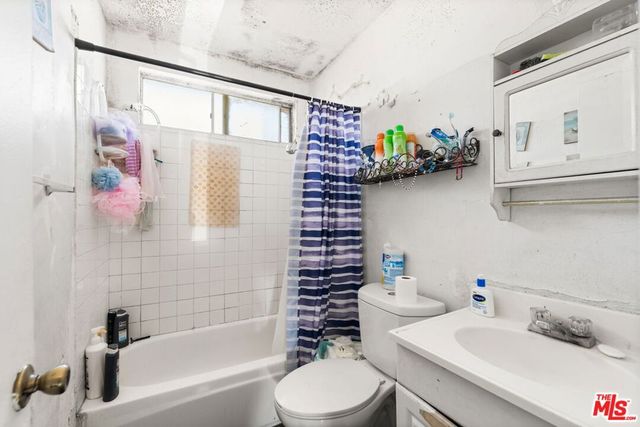 1114 S Kern Avenue, Los Angeles, CA 90022