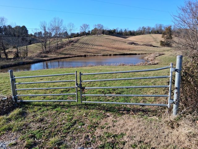 000 Flat Creek Rd, Sevierville, TN 37876