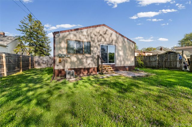 29131 Coolidge Street, Roseville, MI 48066
