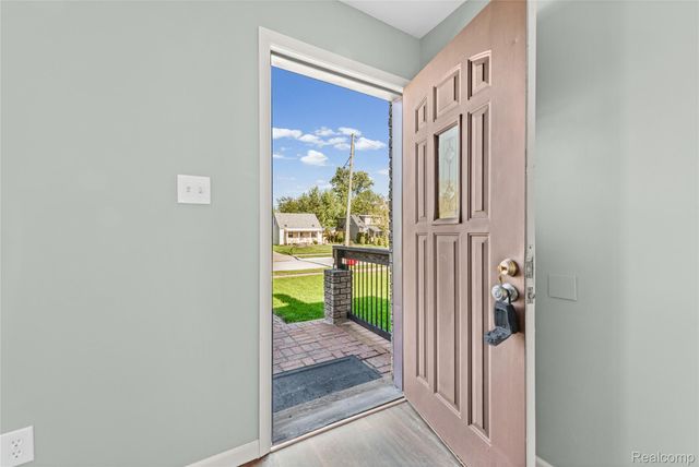 29131 Coolidge Street, Roseville, MI 48066