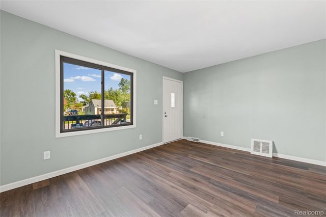 29131 Coolidge Street, Roseville, MI 48066