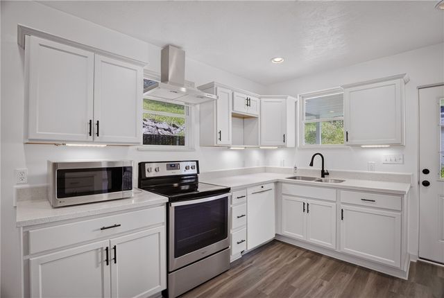 635 Valley St, Oakmont, PA 15139