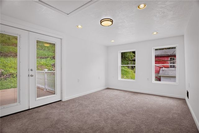 635 Valley St, Oakmont, PA 15139