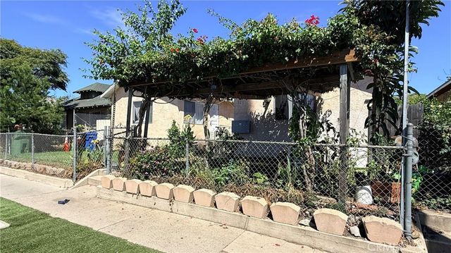 823 W 81st, Los Angeles, CA 90044