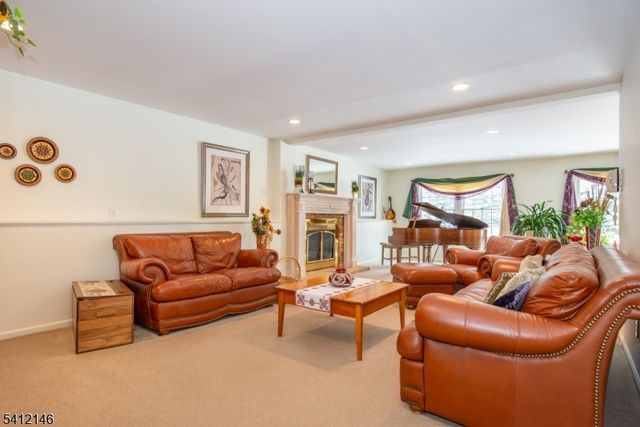 17 Iron Forge Rd, Parsippany-troy Hills Twp., NJ 07054