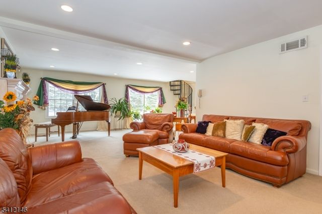 17 Iron Forge Rd, Parsippany-troy Hills Twp., NJ 07054