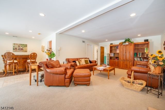 17 Iron Forge Rd, Parsippany-troy Hills Twp., NJ 07054