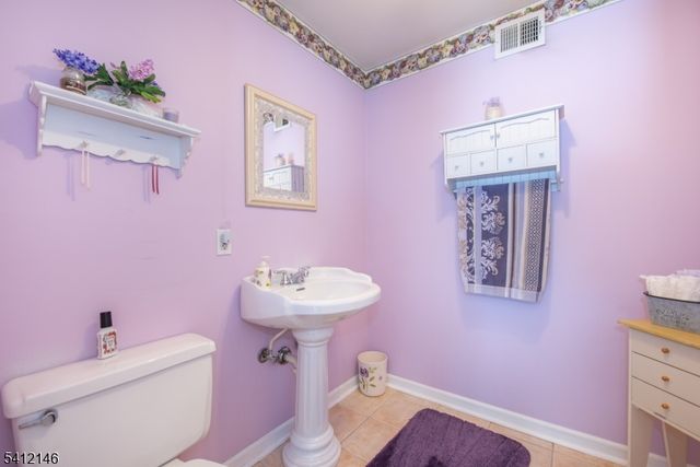 17 Iron Forge Rd, Parsippany-troy Hills Twp., NJ 07054