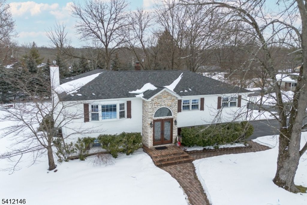 17 Iron Forge Rd, Parsippany-troy Hills Twp., NJ 07054