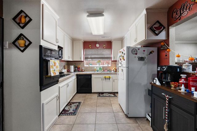 161 Ribier Ave, Modesto, CA 95350