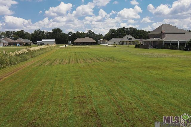 5700 Hunters Pointe Ln, Brusly, LA 70719