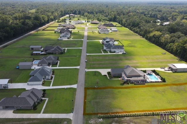 5700 Hunters Pointe Ln, Brusly, LA 70719
