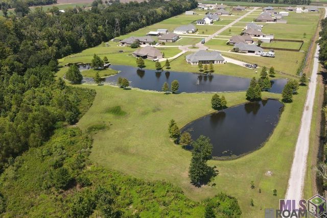 5700 Hunters Pointe Ln, Brusly, LA 70719
