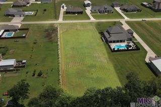 5700 Hunters Pointe Ln, Brusly, LA 70719