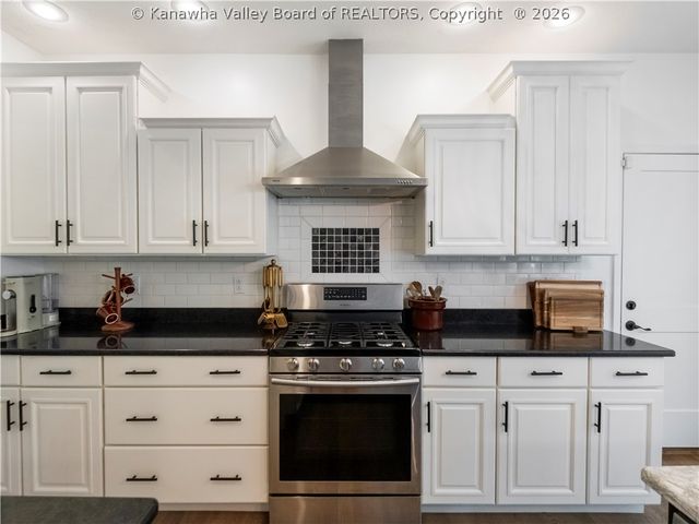44 Russell Street, Winfield, WV 25213