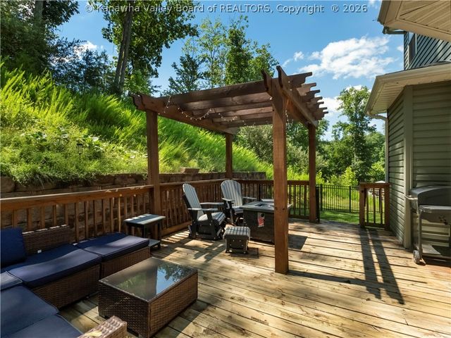 44 Russell Street, Winfield, WV 25213