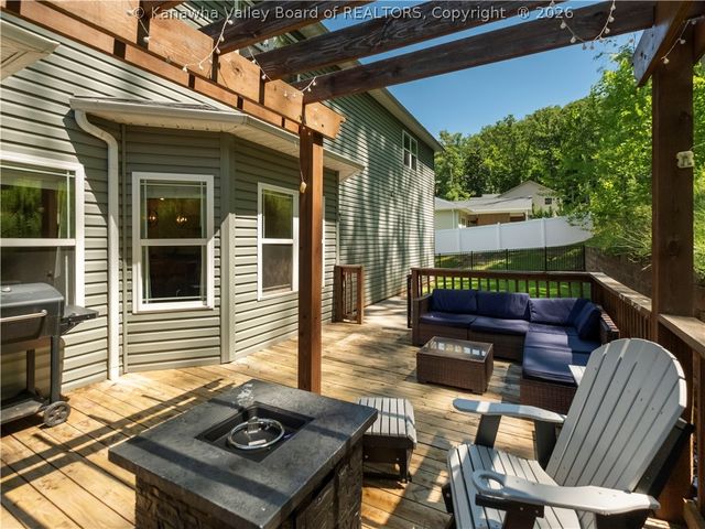 44 Russell Street, Winfield, WV 25213