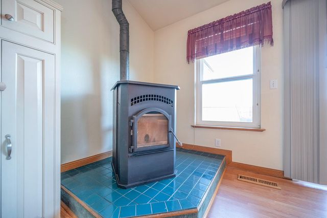 242 Montgomery Dr, Mokelumne Hill, CA 95245