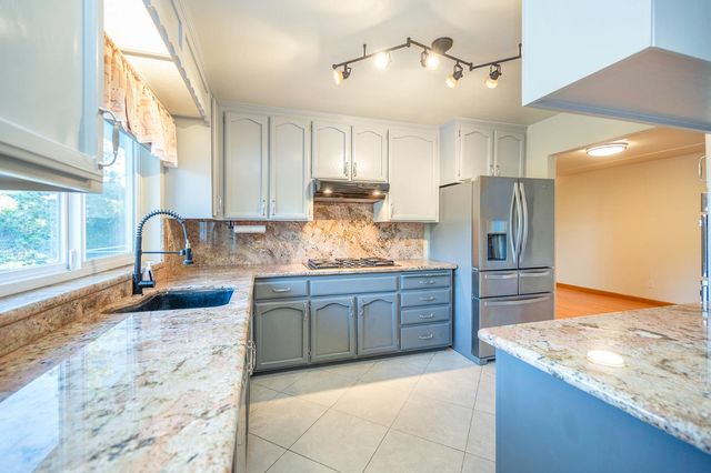 242 Montgomery Dr, Mokelumne Hill, CA 95245