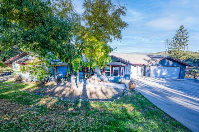 242 Montgomery Dr, Mokelumne Hill, CA 95245