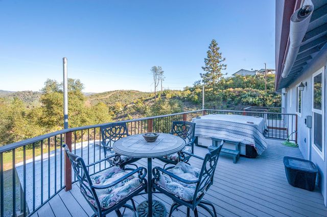 242 Montgomery Dr, Mokelumne Hill, CA 95245