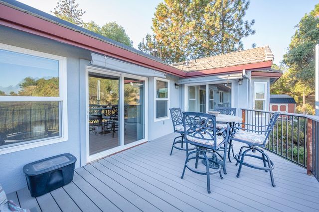 242 Montgomery Dr, Mokelumne Hill, CA 95245