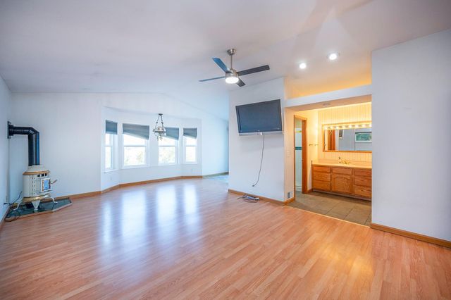 242 Montgomery Dr, Mokelumne Hill, CA 95245