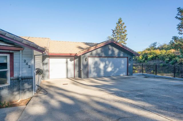 242 Montgomery Dr, Mokelumne Hill, CA 95245