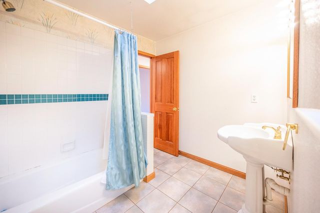 242 Montgomery Dr, Mokelumne Hill, CA 95245