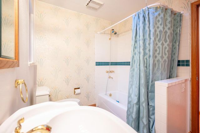 242 Montgomery Dr, Mokelumne Hill, CA 95245