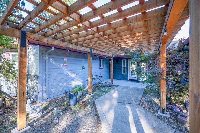 242 Montgomery Dr, Mokelumne Hill, CA 95245