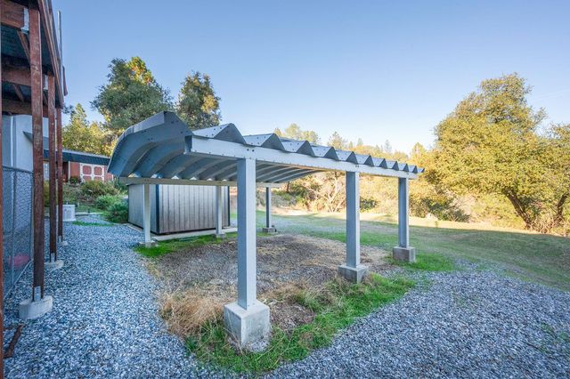 242 Montgomery Dr, Mokelumne Hill, CA 95245