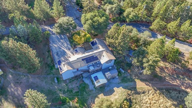 242 Montgomery Dr, Mokelumne Hill, CA 95245