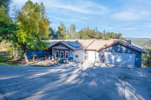 242 Montgomery Dr, Mokelumne Hill, CA 95245