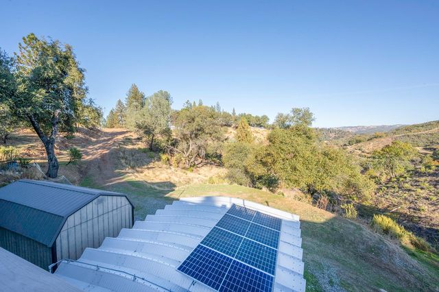 242 Montgomery Dr, Mokelumne Hill, CA 95245