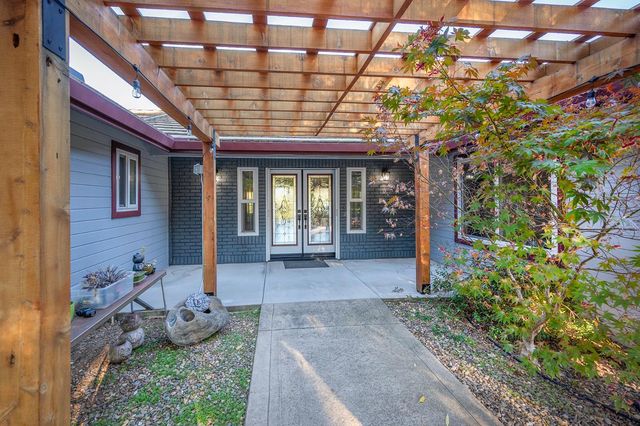 242 Montgomery Dr, Mokelumne Hill, CA 95245