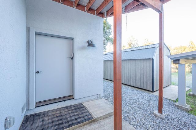 242 Montgomery Dr, Mokelumne Hill, CA 95245