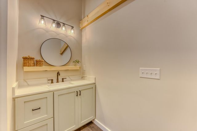 93 Waterthorn Road, Thornton, NH 03285