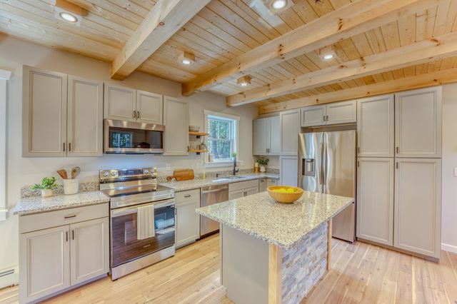 93 Waterthorn Road, Thornton, NH 03285