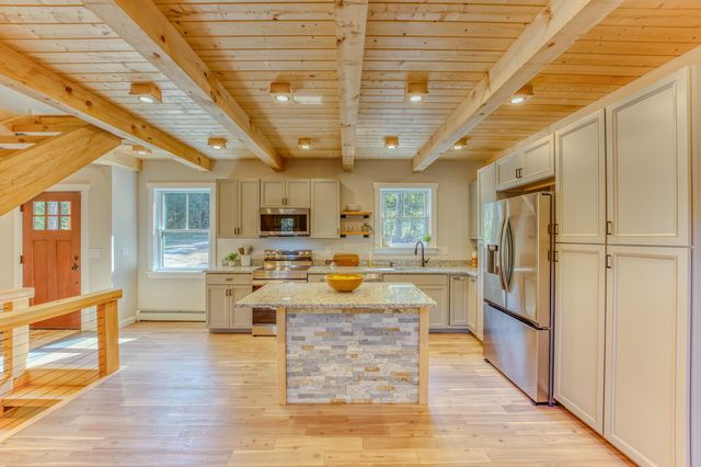 93 Waterthorn Road, Thornton, NH 03285