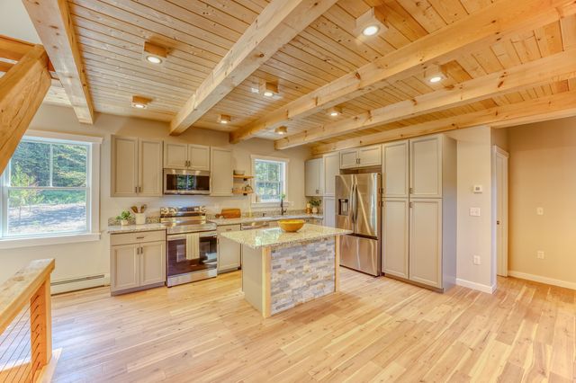 93 Waterthorn Road, Thornton, NH 03285
