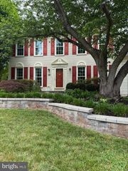8176 LONE OAK CT, Manassas, VA 20111
