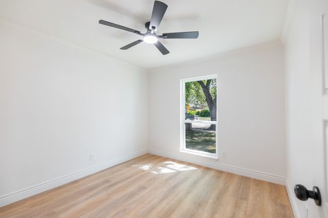 442 Lake Park Drive, Grand Prairie, TX 75052