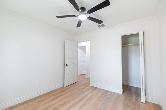 442 Lake Park Drive, Grand Prairie, TX 75052