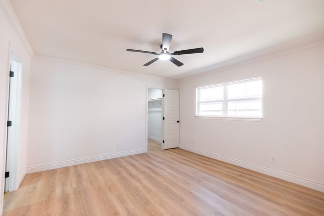 442 Lake Park Drive, Grand Prairie, TX 75052